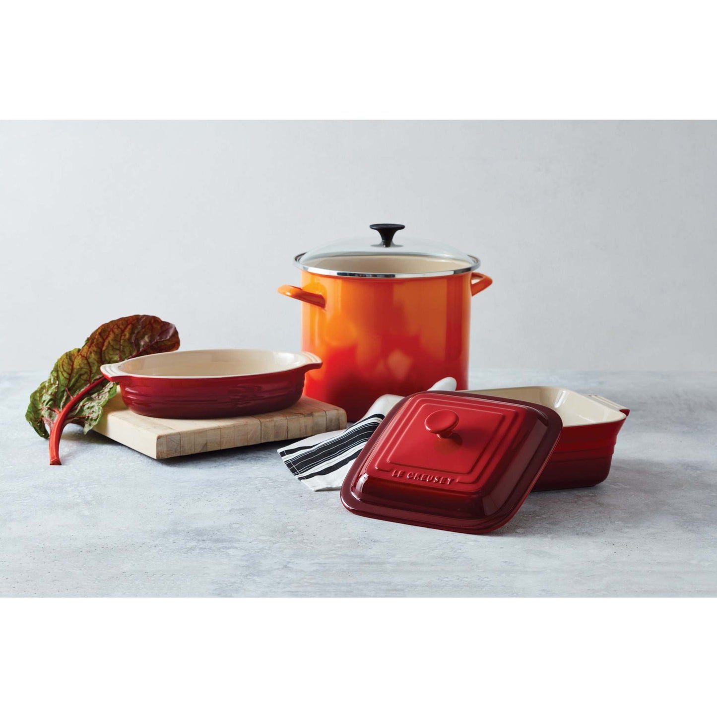 3QT STONEWARE COVERED SQUARE CASSEROLE CERISE